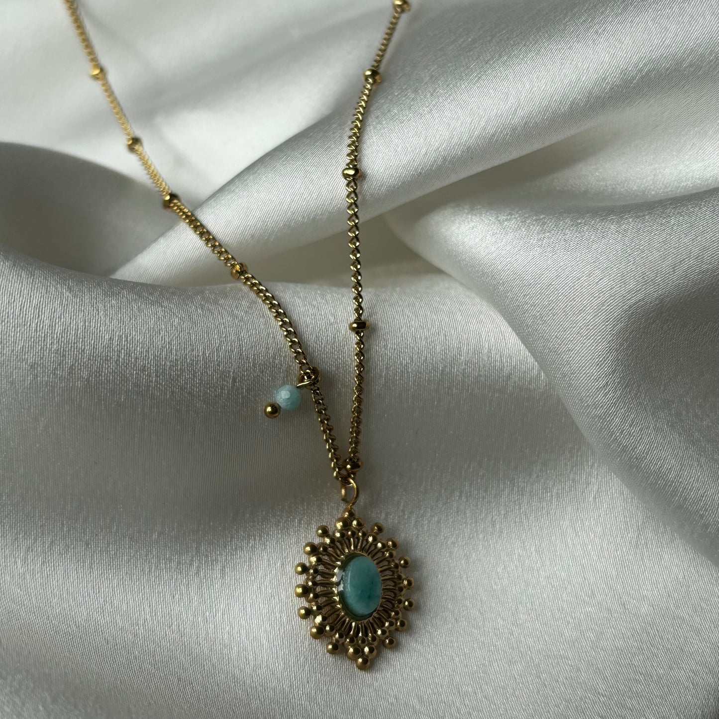 Collar Anya